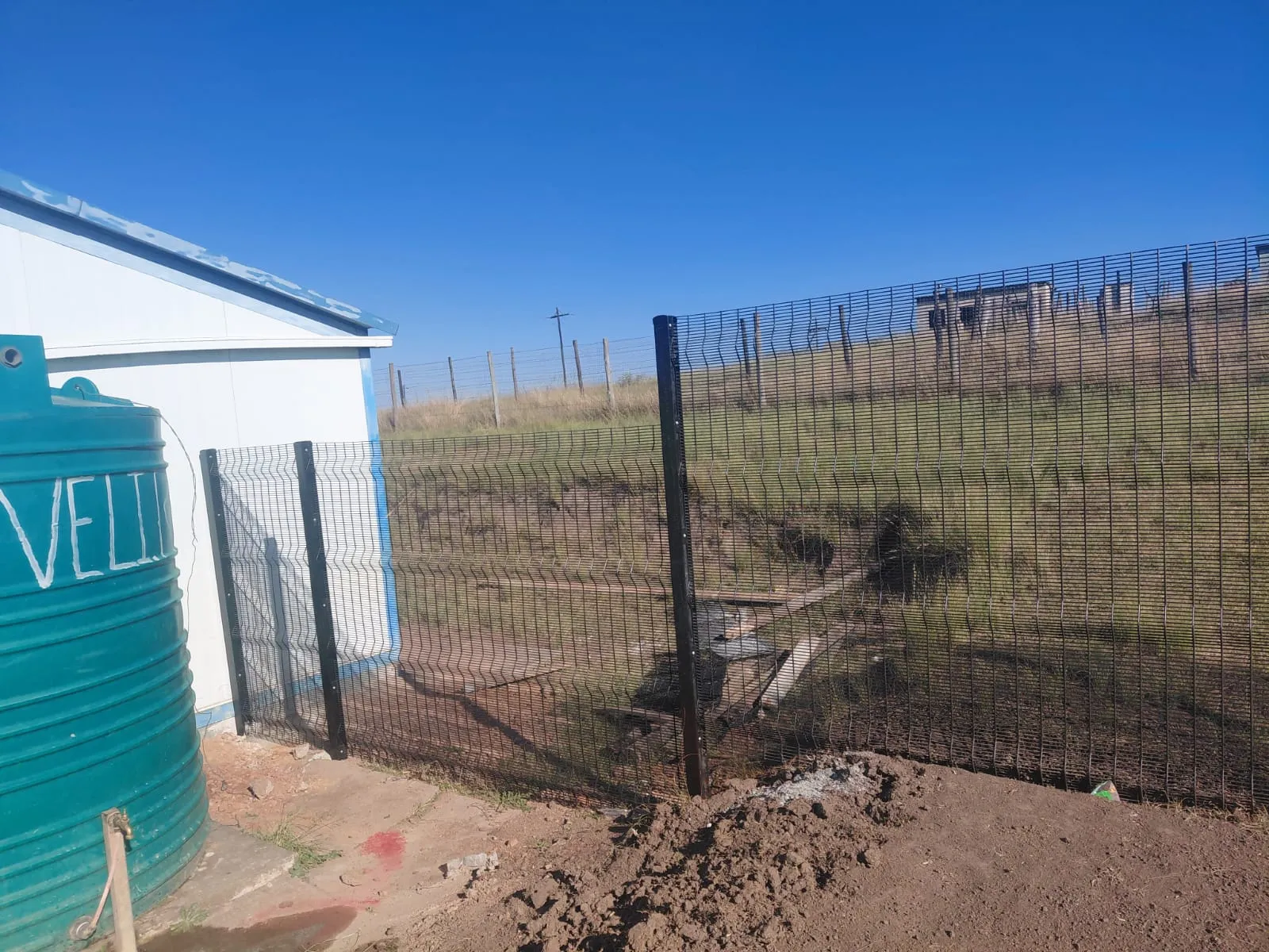 Capstone perimeter fence installation progress 28