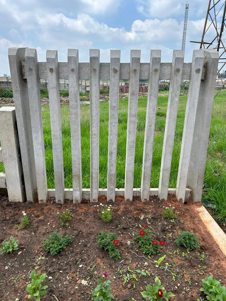 Capstone concrete palisade fence, gate or delivery 1