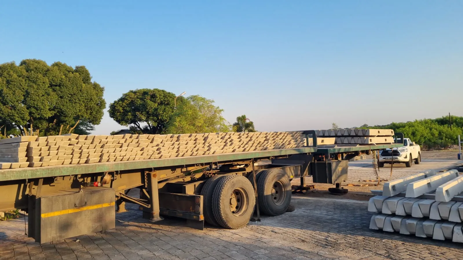 Capstone concrete palisade fence, gate or delivery 2