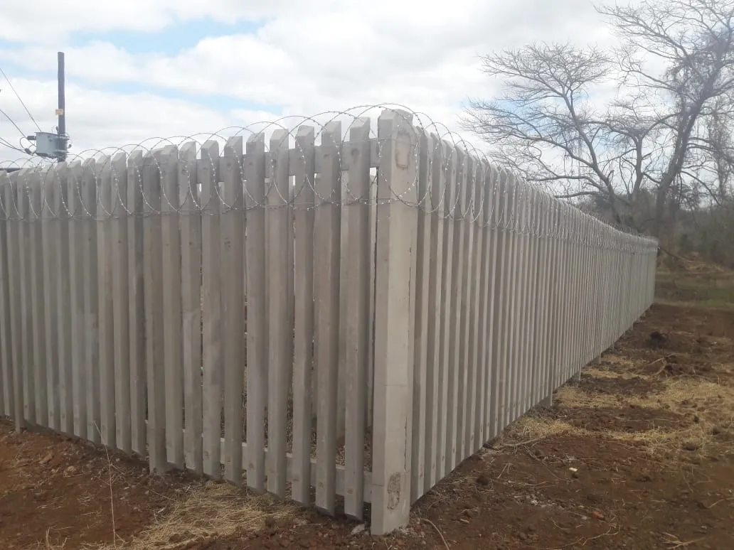 Capstone concrete palisade fence, gate or delivery 4