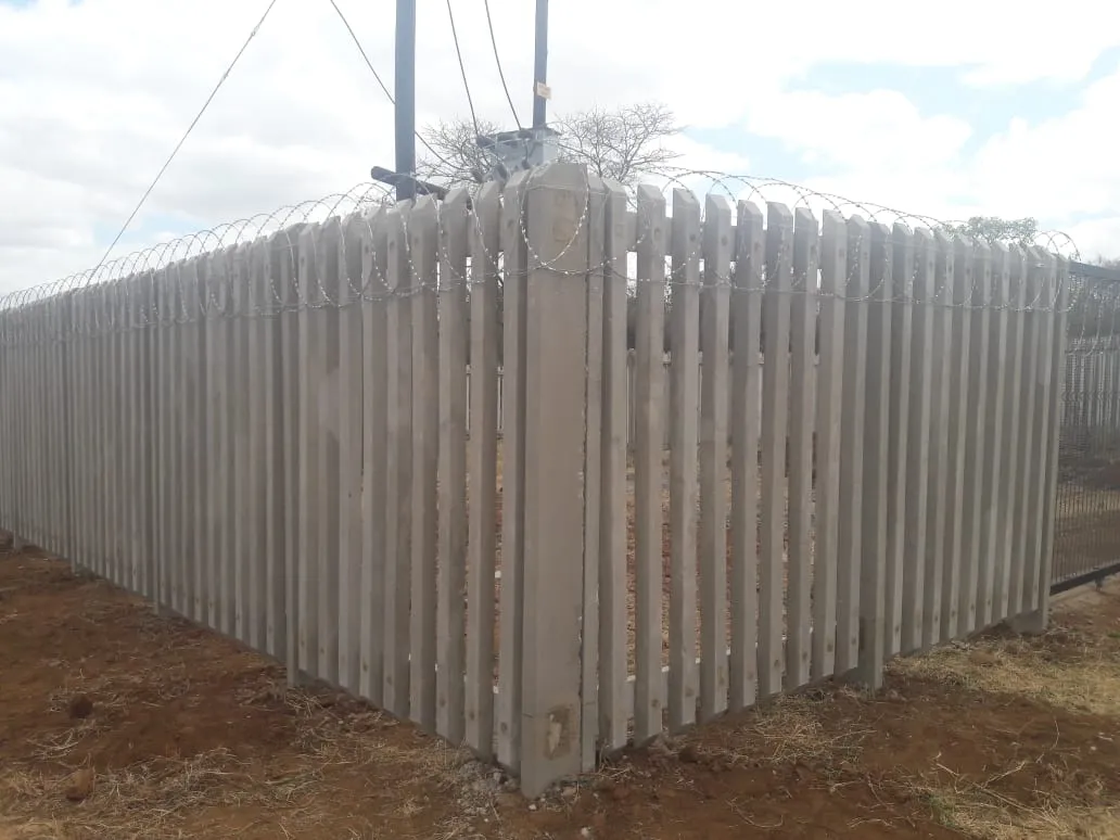 Capstone concrete palisade fence, gate or delivery 6