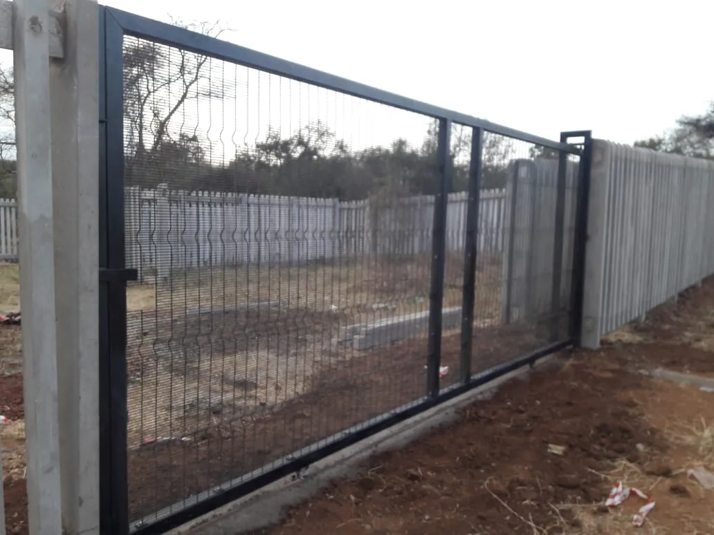 Capstone concrete palisade fence, gate or delivery 10