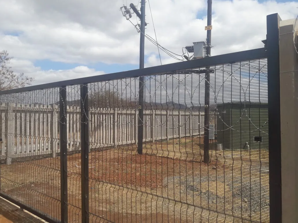 Capstone concrete palisade fence, gate or delivery 11